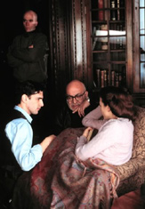 Gerardo Vera junto a Leonor Watling y Leonardo Sbaraglia en un moemento del rodaje