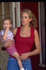 Julia Roberts con ni&ntilde;o en Erin Brockovich