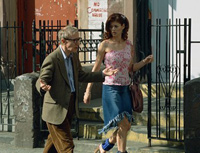 Woody Allen y Debra Messing