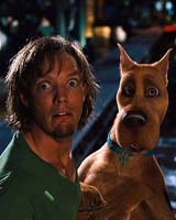 Shaggy (Mathew Lillard) y Scooby Doo
