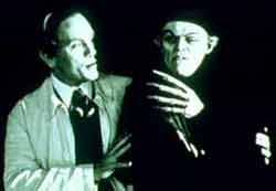 Malkovich y Defoe en un momento del filme