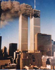 Las Torres Gemelas arden tras los atentados del 11-S