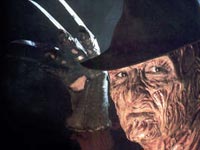 Robert Englund caracterizado como Freddy Krueger