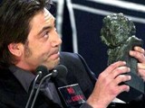 Javier Bardem con su Goya por <em>Los lunes al so