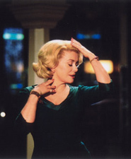 Catherine Deneuve en 8 mujeres